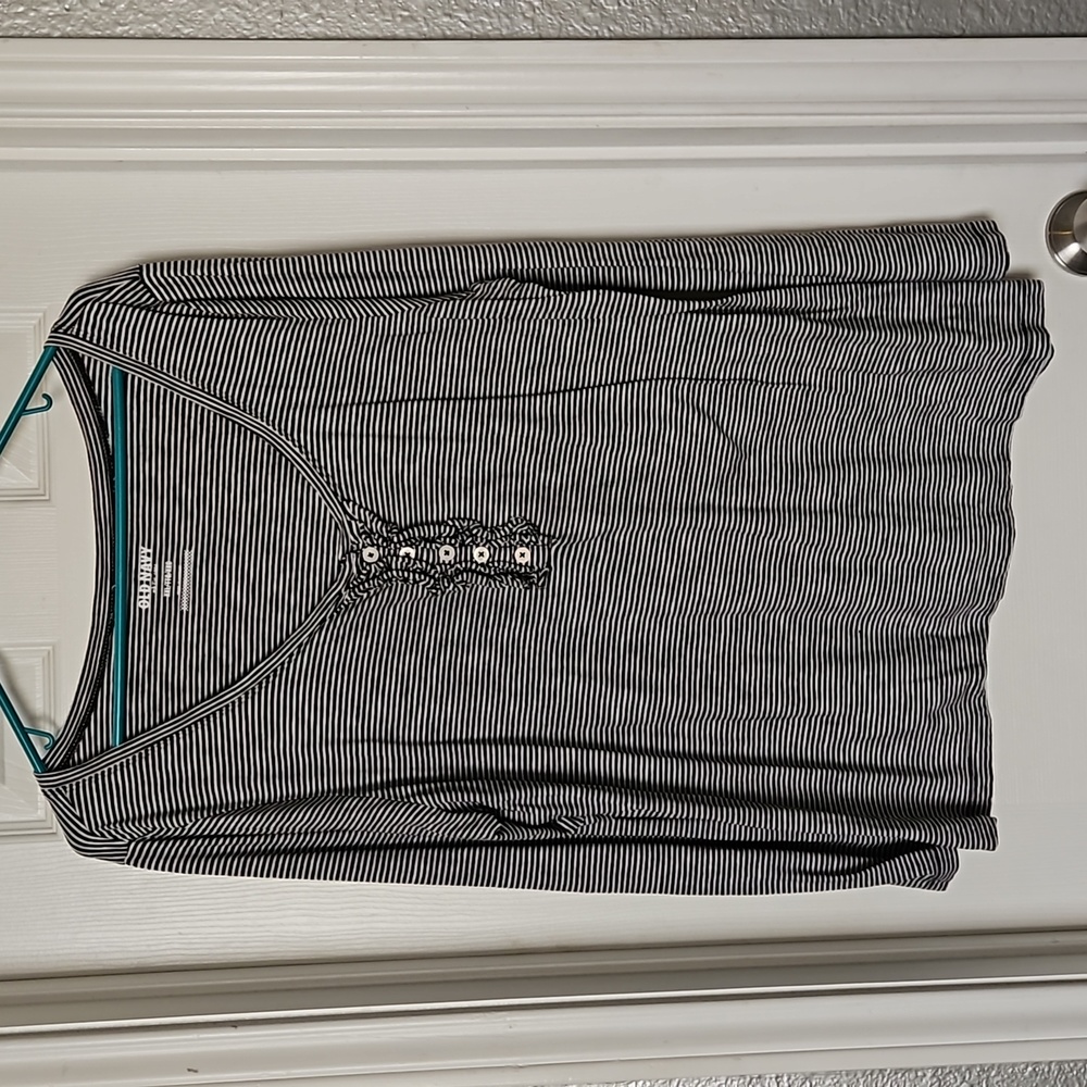 Black & White Long Sleeve tee
